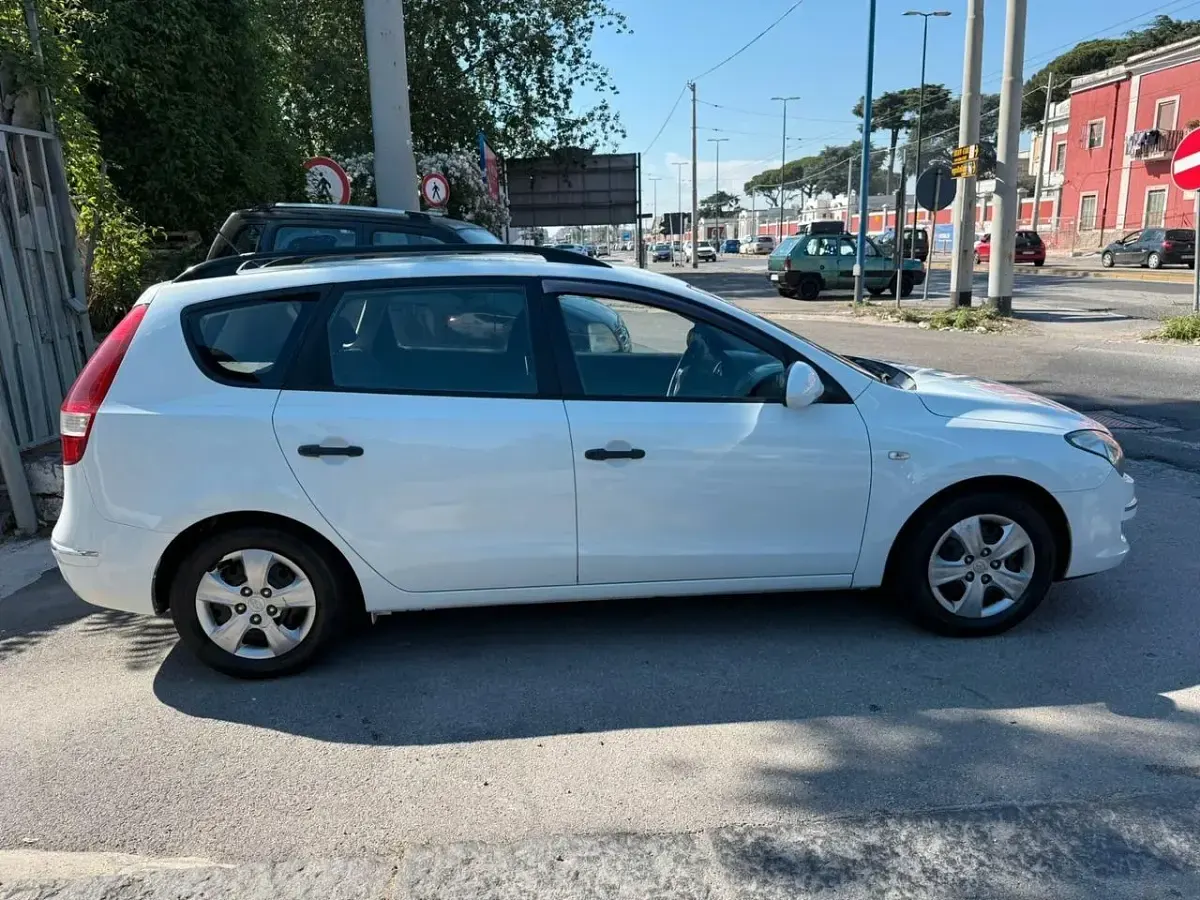 Usata Hyundai i30 108 CV (79 kW) 2010 Bianco Berlina