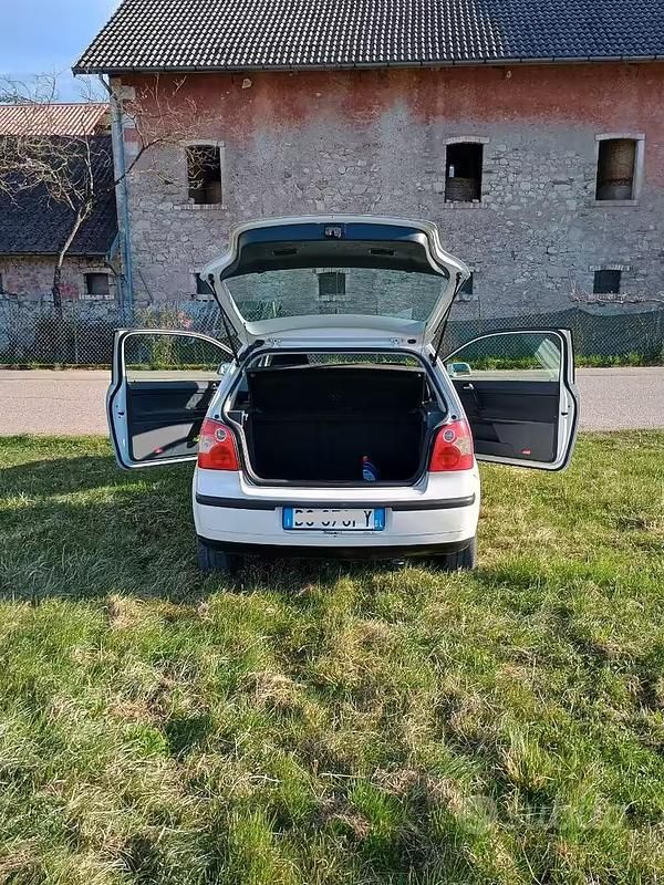 Usata VW Polo Comfortline 64 CV (47 kW) 2002 Bianco Utilitaria