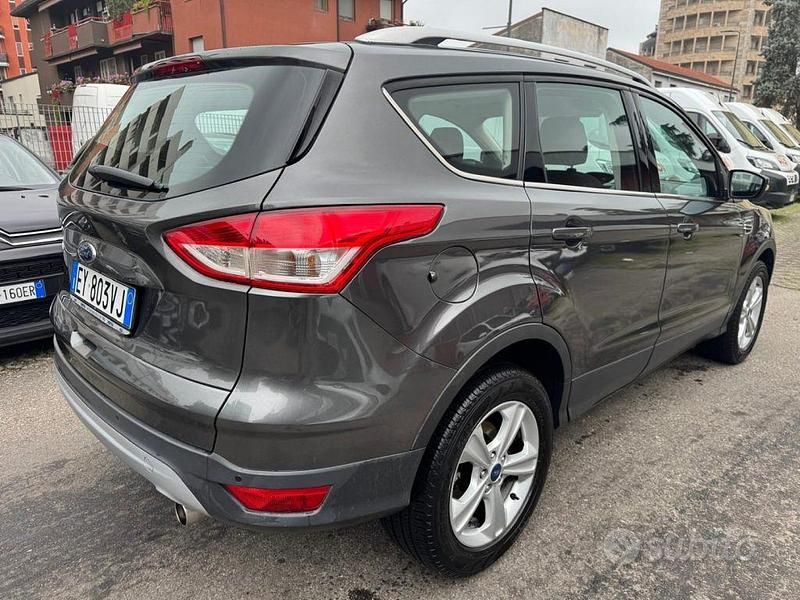 Usata Ford Kuga Titanium 120 CV (88 kW) 2015 Grigio SUV