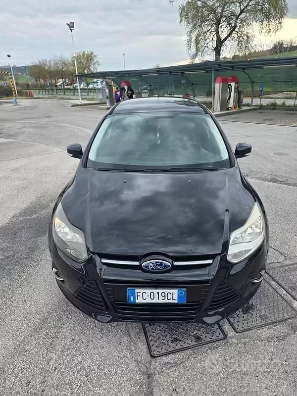 Usata Ford Focus 95 CV (69 kW) 2011 Nero Station wagon