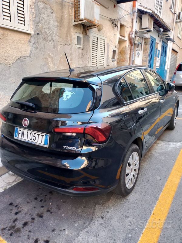 Usata Fiat Tipo Lounge 95 CV (69 kW) 2018 Nero Berlina