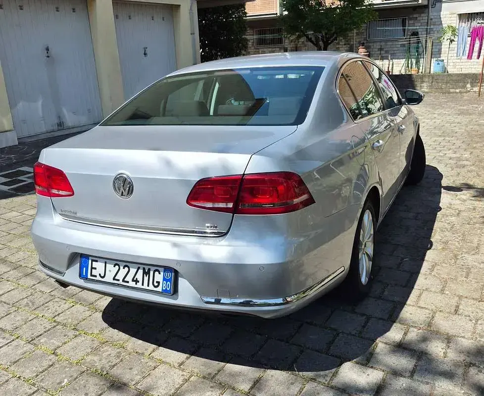 Usata VW Passat Trendline 105 CV (77 kW) 2011 Argento Berlina