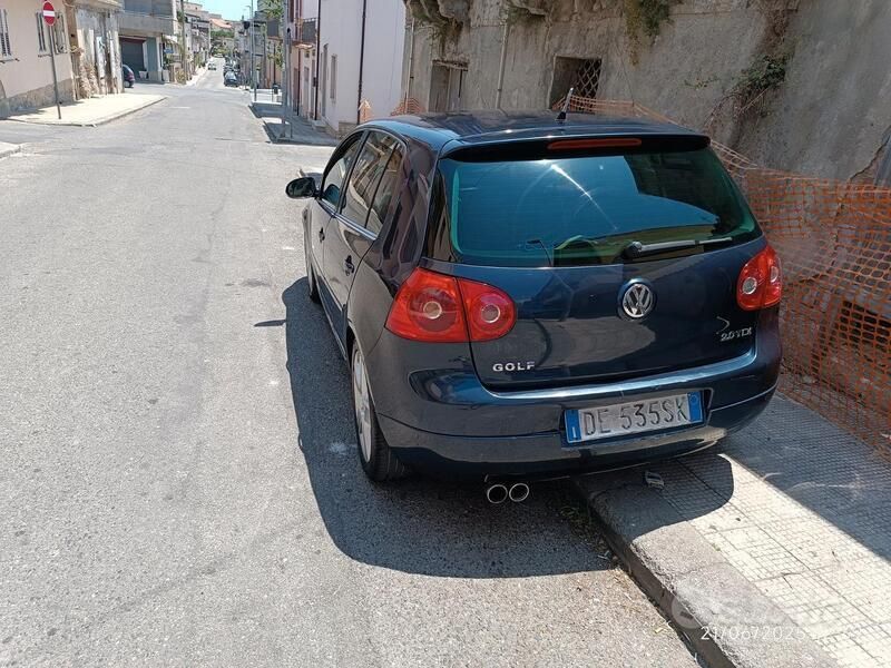 Usata VW Golf V 140 CV (102 kW) 2007 Blu Utilitaria
