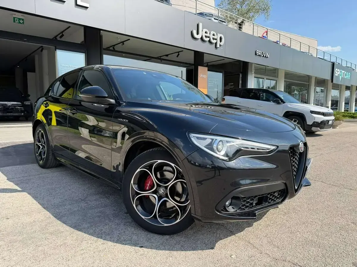 Usata Alfa Romeo Stelvio Veloce 209 CV (153 kW) 2022 Nero vulcano SUV