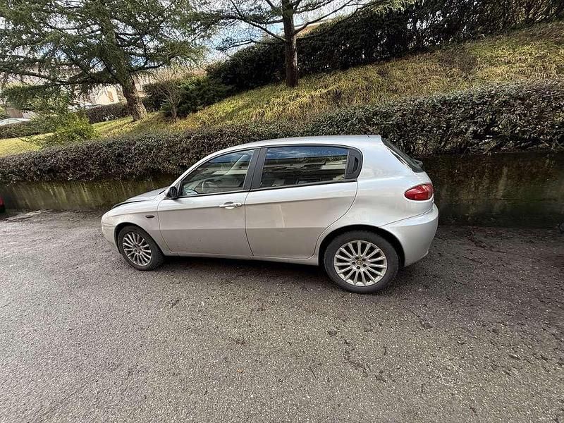 Usata Alfa Romeo 147 Distinctive 120 CV (88 kW) 2005 Utilitaria