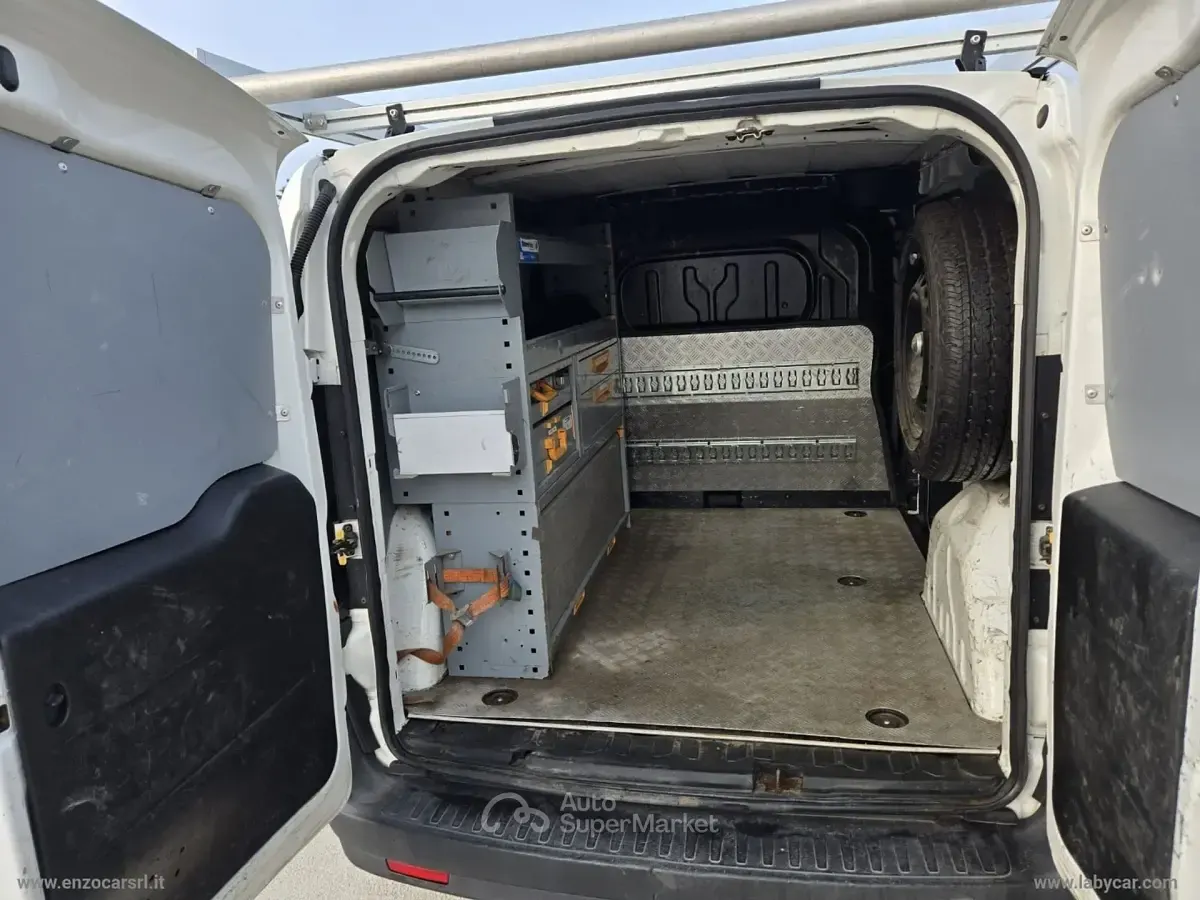 Begagnad Fiat Doblò 95 HK (69 kW) 2011 Vit Minibuss
