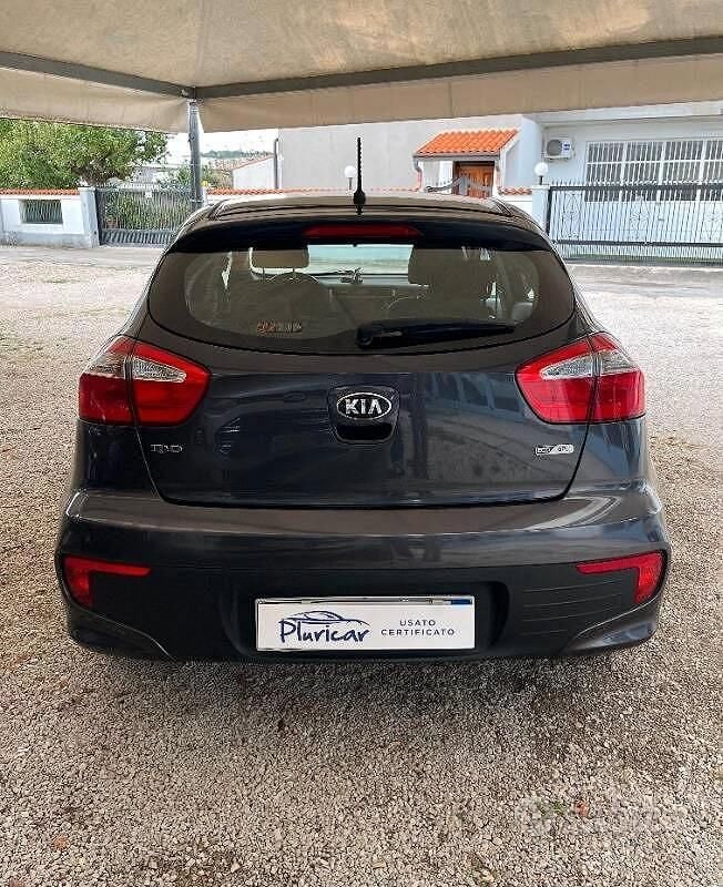 Usata Kia Rio 2016 Grigio Utilitaria