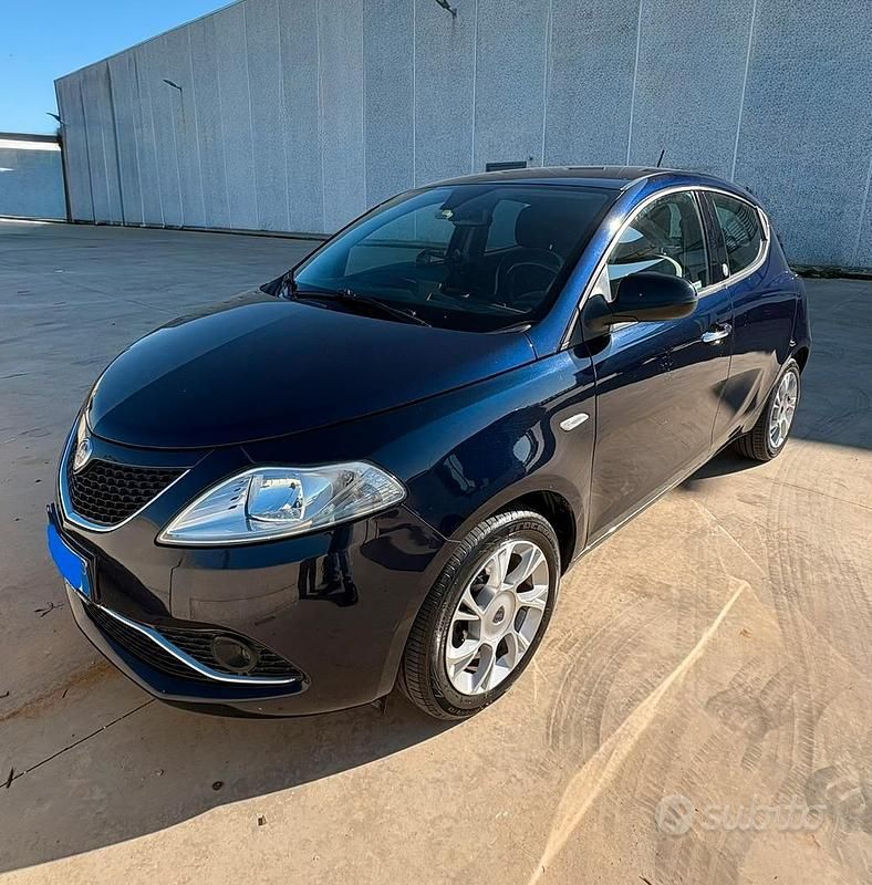 Usata Lancia Ypsilon 95 CV (69 kW) 2016 Blu Utilitaria