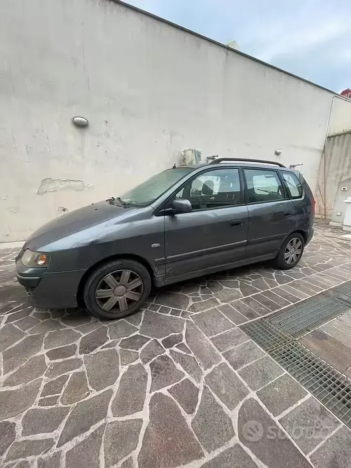 Usata Mitsubishi Space Star 102 CV (75 kW) 2004 Grigio Berlina