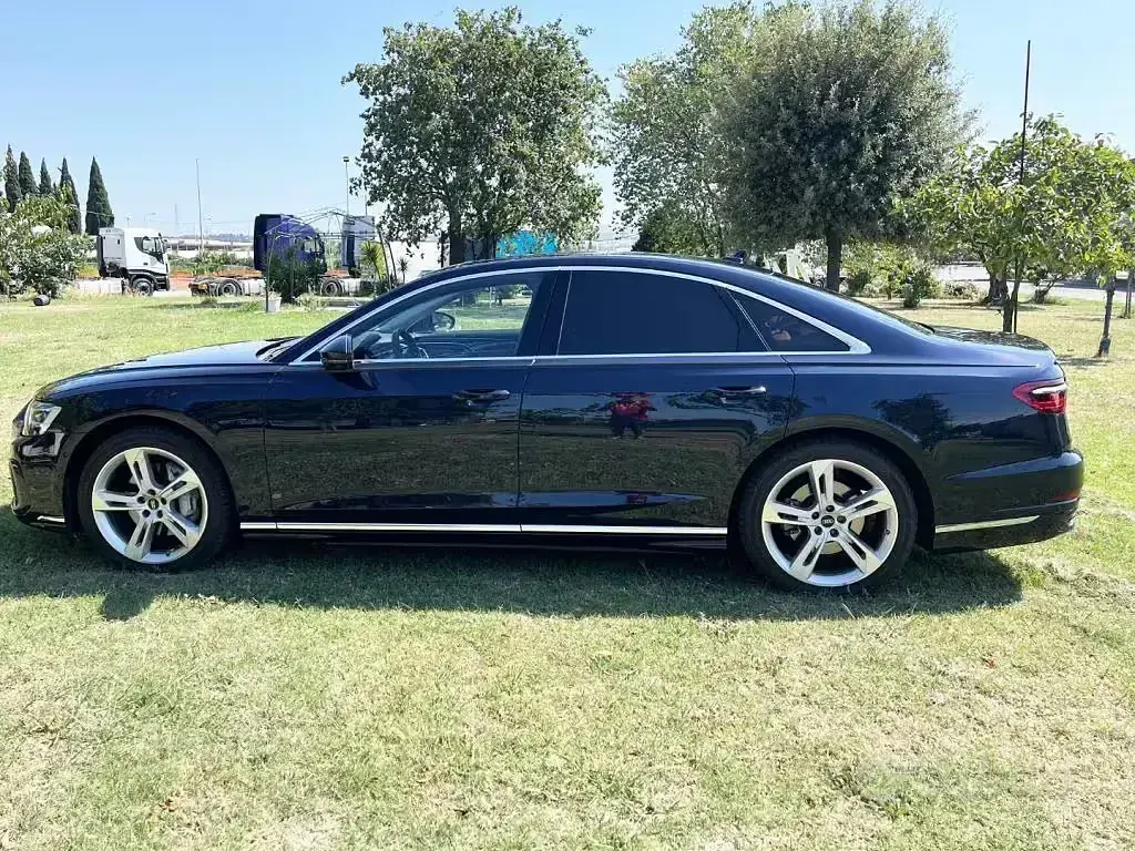 Usata Audi A8 Comfort 286 CV (210 kW) 2022 Bluazzurro Berlina