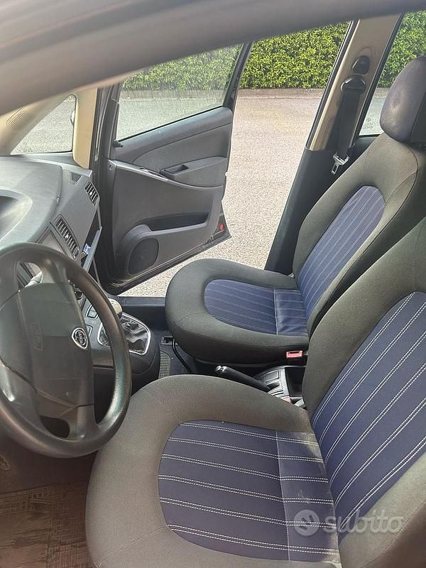 Usata Lancia Musa 77 CV (56 kW) 2008 Nero Monovolume