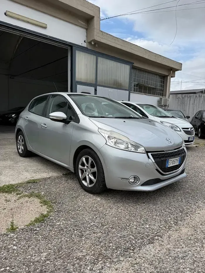 Usata Peugeot 208 Allure 95 CV (69 kW) 2013 Grigio Utilitaria