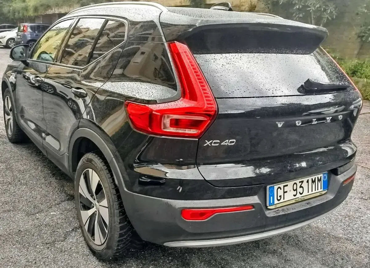 Usata Volvo XC40 Momentum 129 CV (94 kW) 2021 Nero SUV