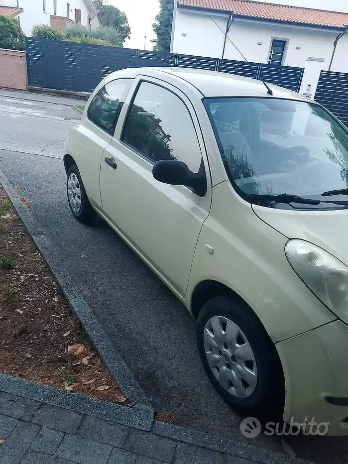 Usata Nissan Micra 65 CV (47 kW) 2006 Giallo Berlina