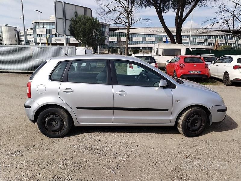 Usata VW Polo Comfortline 75 CV (55 kW) 2004 Grigio Utilitaria