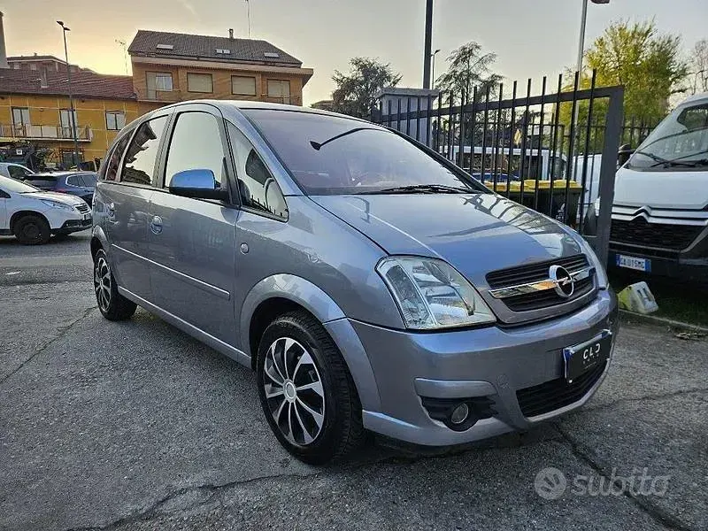Usata Opel Meriva 101 CV (74 kW) 2004 Grigio Monovolume