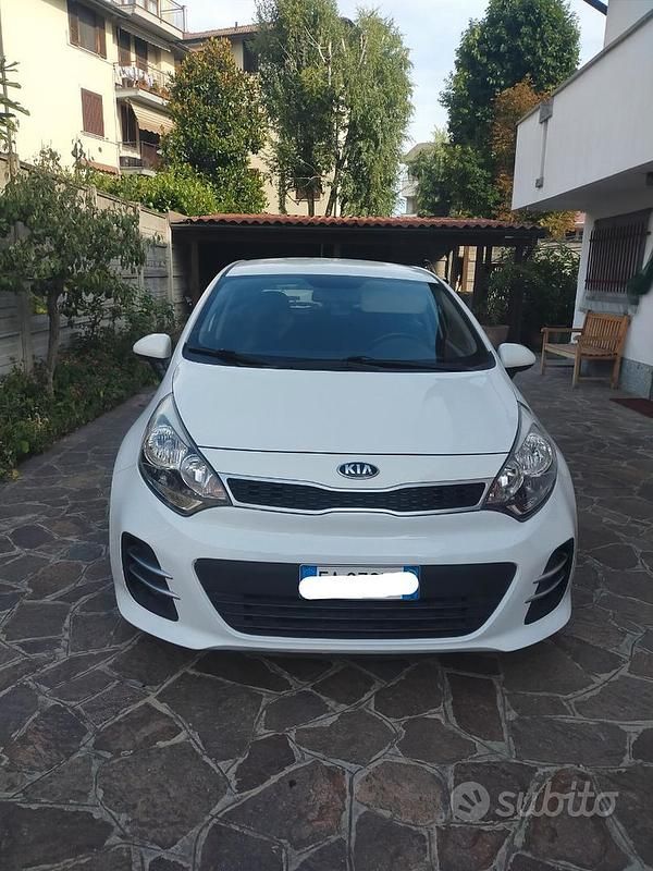 Usata Kia Rio 85 CV (62 kW) 2015 Bianco Utilitaria