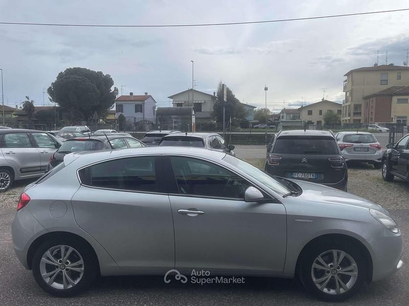 Usata Alfa Romeo Giulietta Distinctive 120 CV (88 kW) 2011 Argento Utilitaria