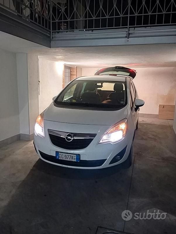 Bianco Usata 2010 Opel Meriva Monovolume | 1800 € (Ottimo prezzo) - Immagine 1/4