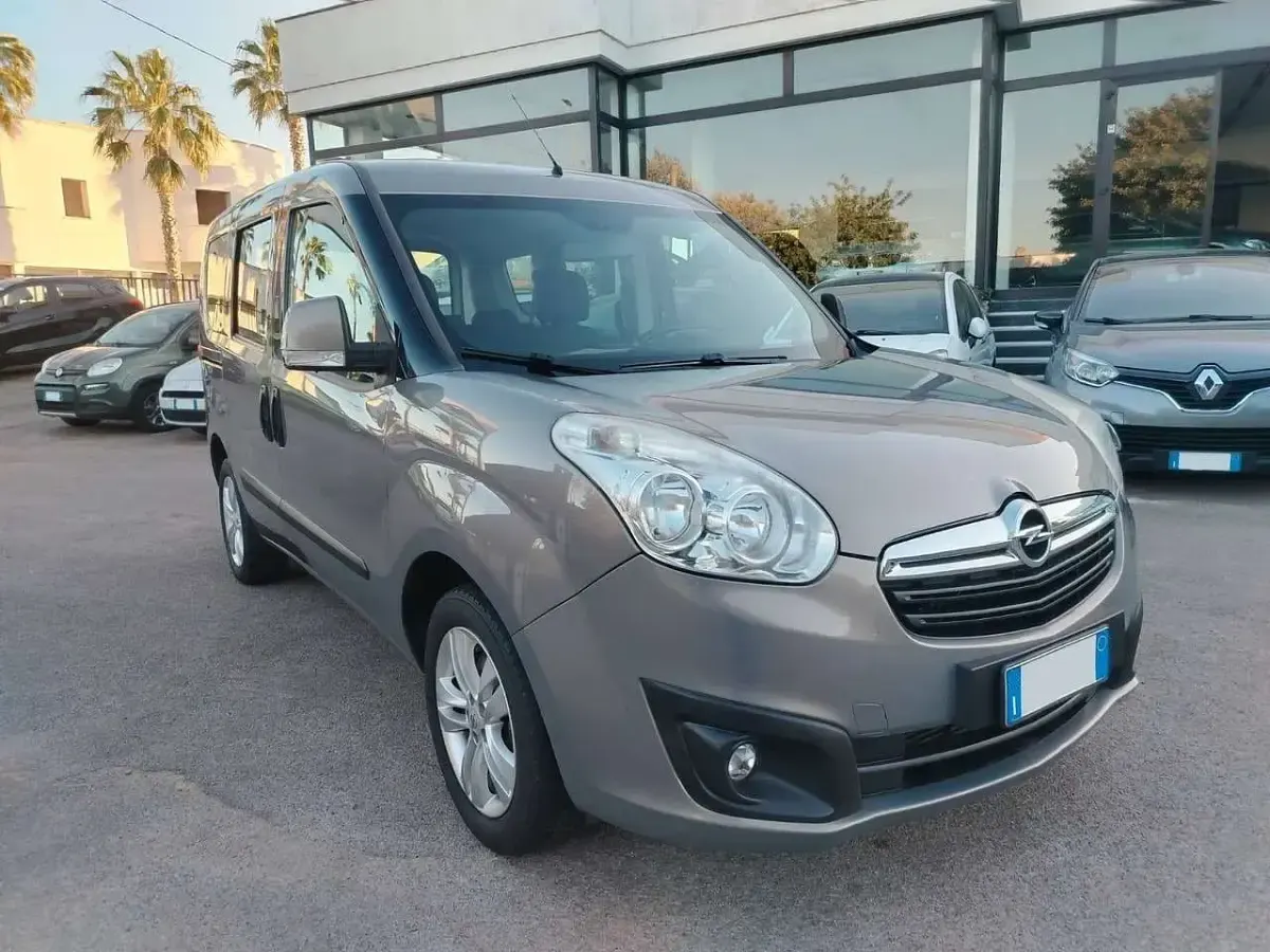 Usata Fiat Doblò Dynamic 120 CV (88 kW) 2012 Grigio Monovolume