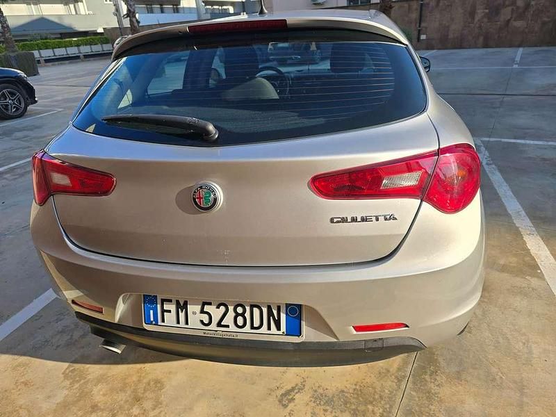 Usata Alfa Romeo Giulietta 120 CV (88 kW) 2017 Argento Utilitaria