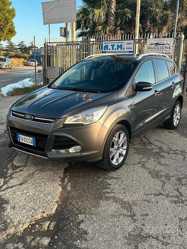 Usata Ford Kuga Titanium 149 CV (109 kW) 2015 Marrone SUV