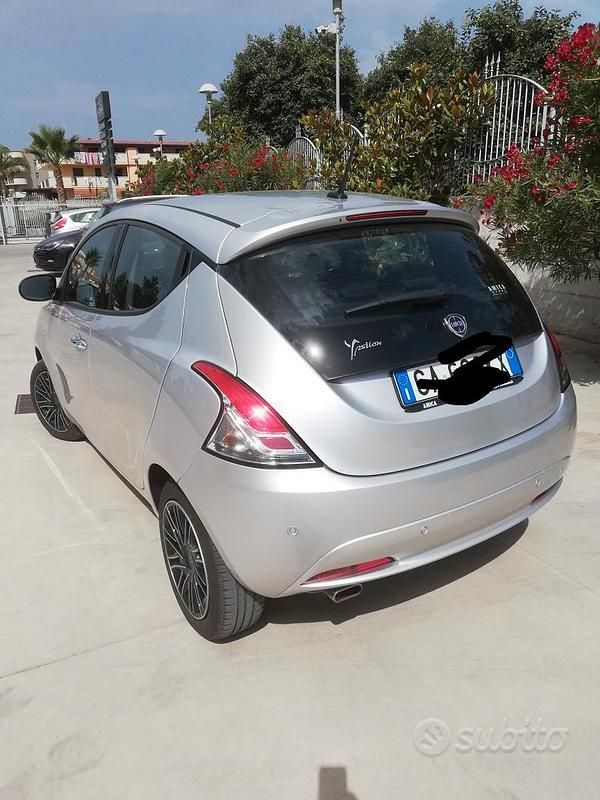 Usata Lancia Ypsilon 60 CV (44 kW) 2020 Grigio Utilitaria