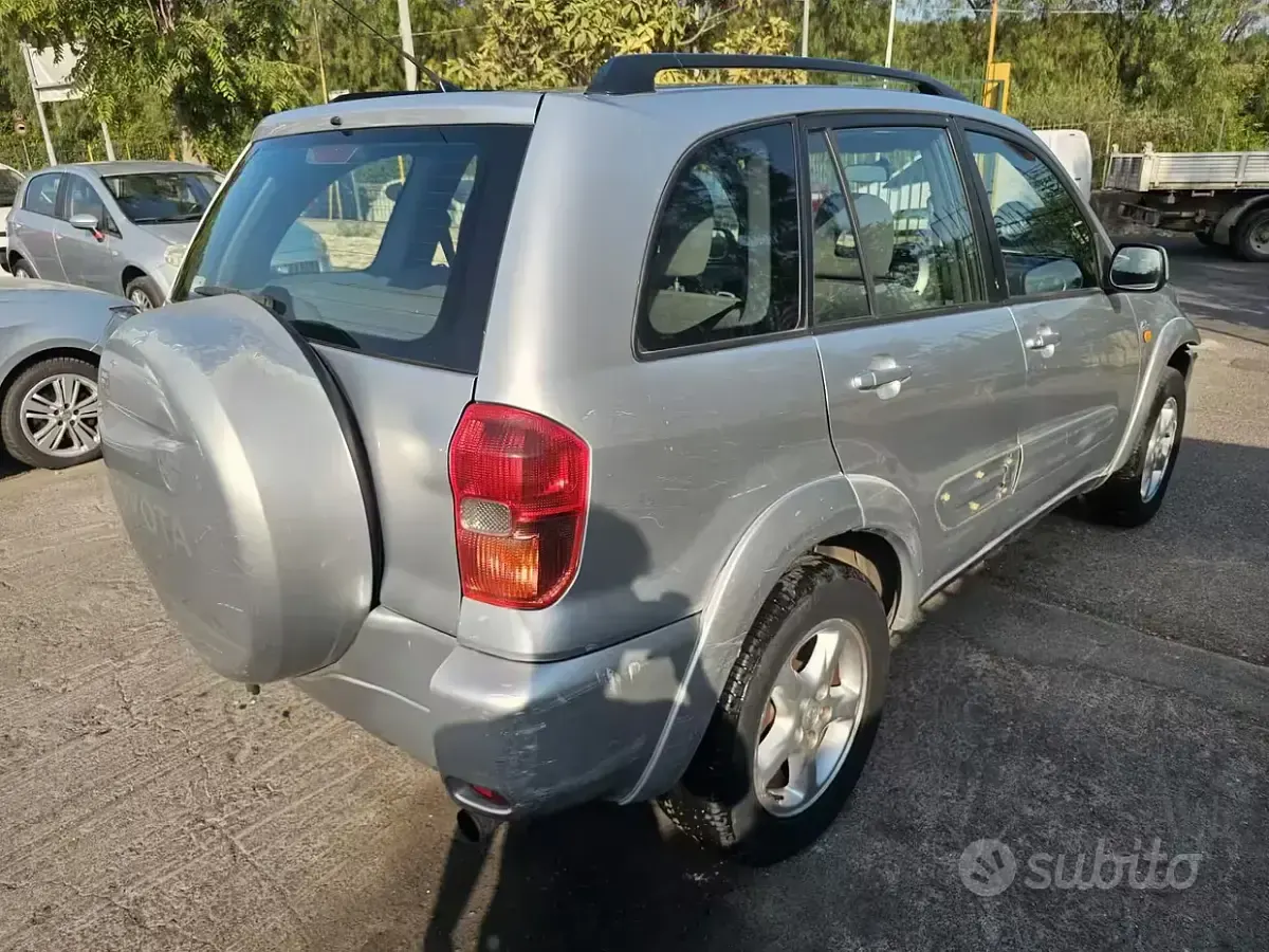 Usata Toyota RAV4 116 CV (85 kW) 2002 Grigio SUV