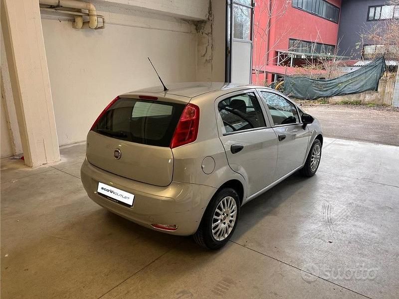 Usata Fiat Punto Lounge 69 CV (50 kW) 2018 Grigio Utilitaria