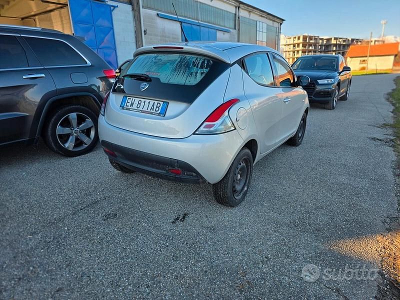 Usata Lancia Ypsilon Silver 85 CV (62 kW) 2014 Grigio Utilitaria