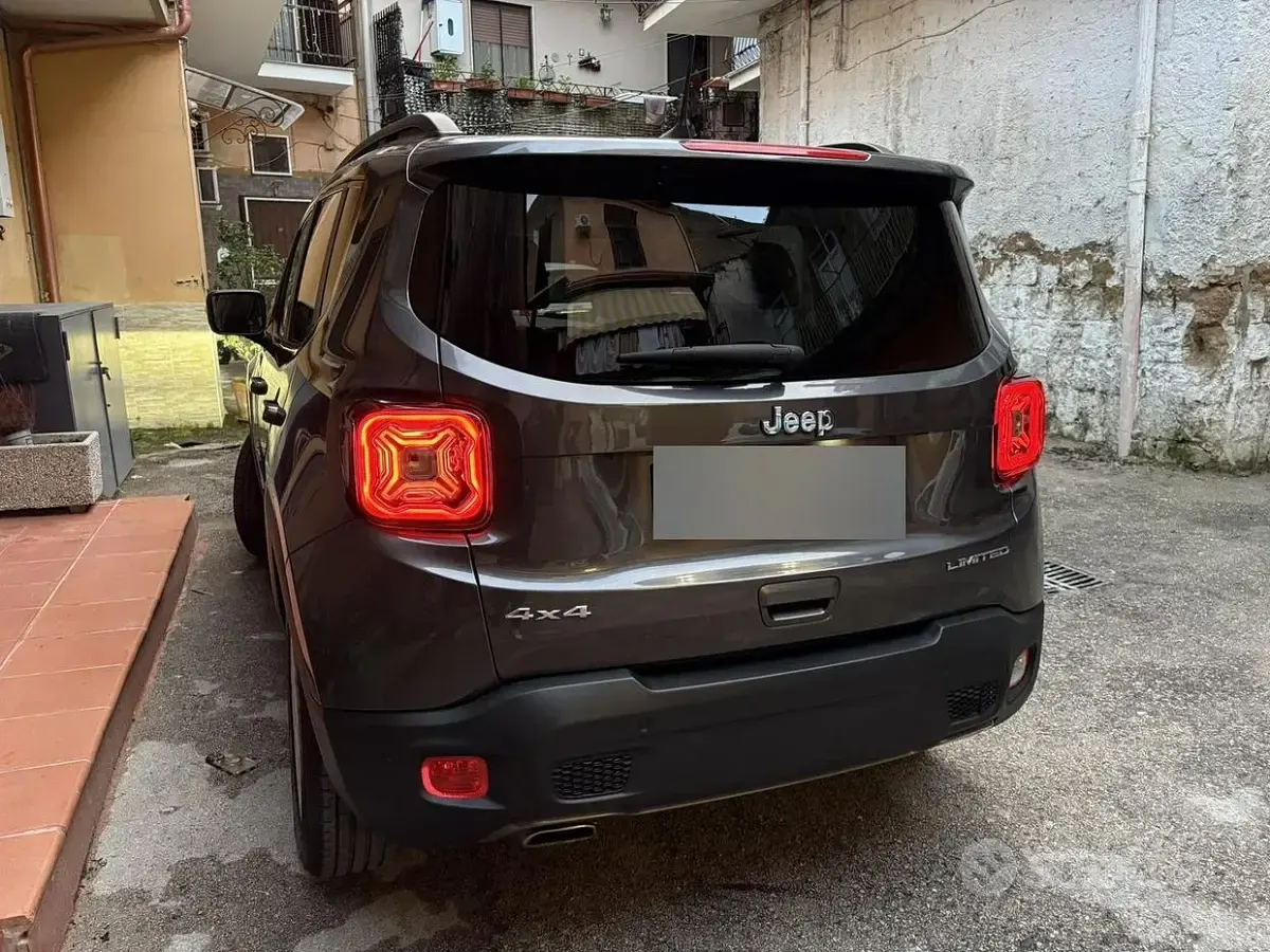 Usata Jeep Renegade Limited 140 CV (102 kW) 2020 Grigio SUV
