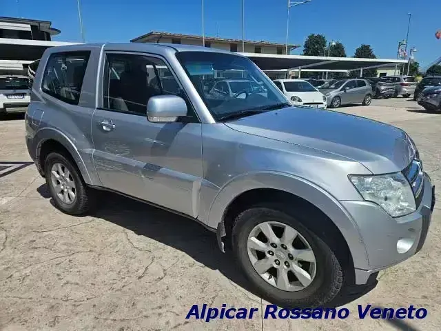 Usata Mitsubishi Pajero Intense 200 CV (147 kW) 2010 Grigio metallizzato SUV