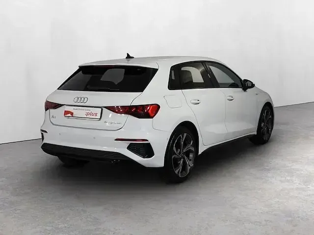 Usata Audi A3 Sportback g-tron S-Line 131 CV (96 kW) 2021 Bianco ghiaccio metallizzato Utilitaria
