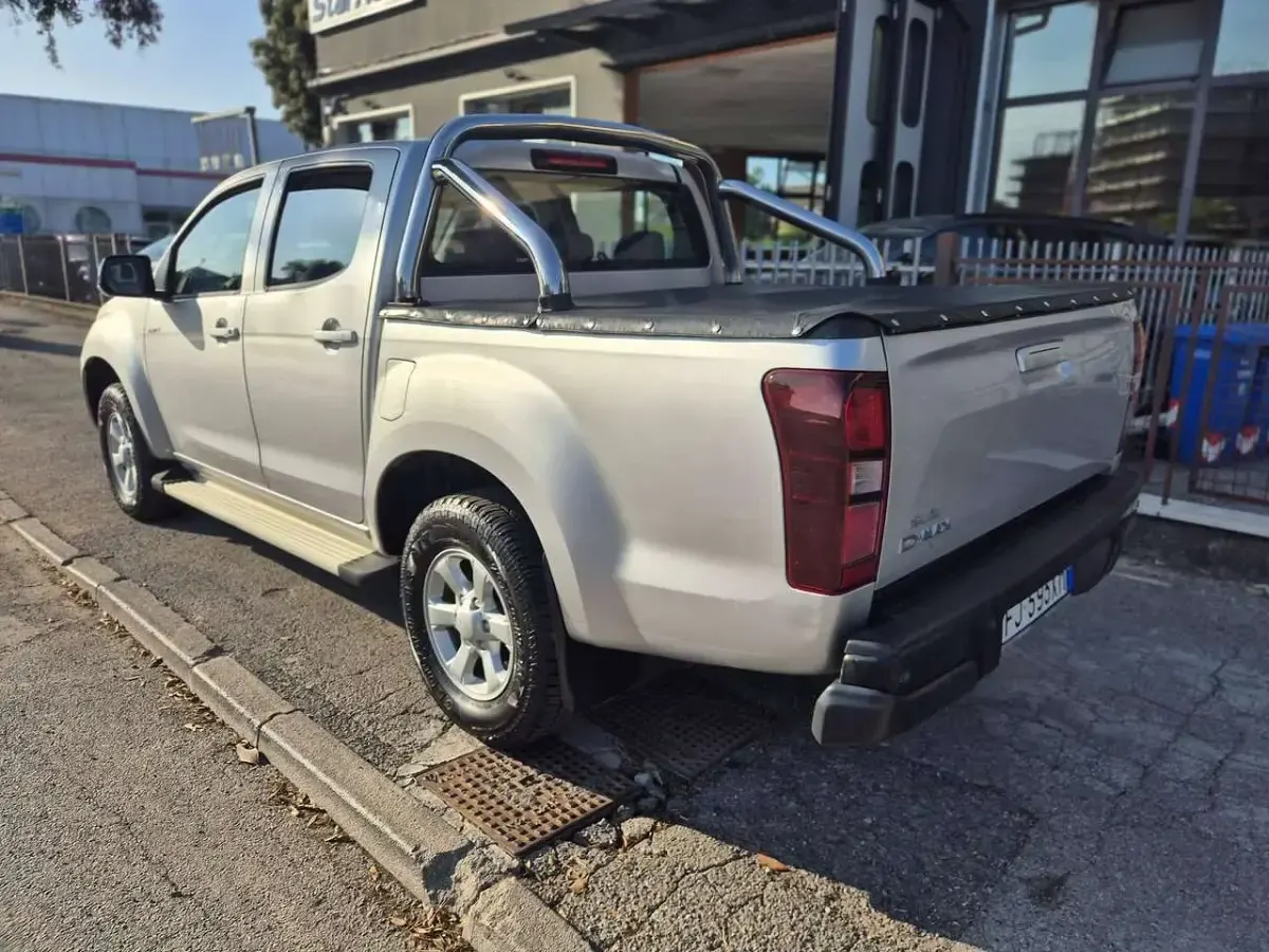Usata Isuzu D-Max 163 CV (119 kW) 2017 Argento Pick-up