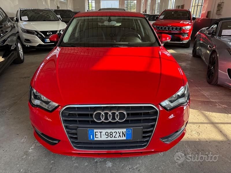 Gebraucht Audi A3 Ambiente 150 PS (110 kW) 2014 Rot Limousine