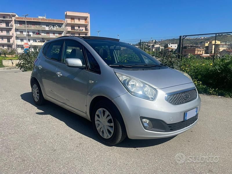 Usata Kia Venga 90 CV (66 kW) 2011 Grigio Utilitaria
