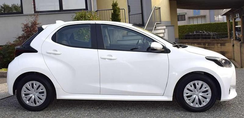 Usata Toyota Yaris Active 72 CV (52 kW) 2023 Bianco Utilitaria