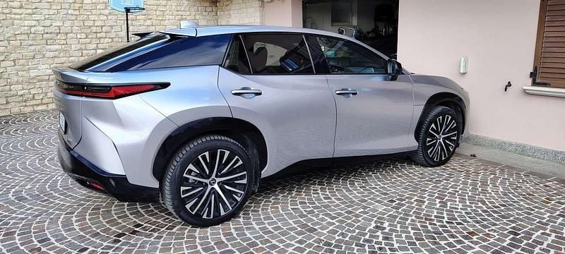 Usata Lexus RZ 450e Luxury Line 131 kW (179 CV) 2023 Argento SUV