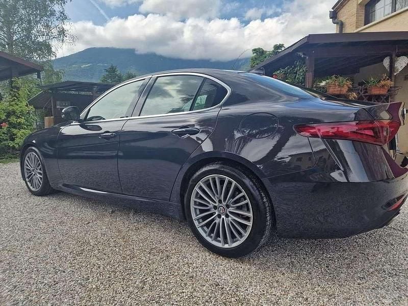 Usata Alfa Romeo Giulia Business 179 CV (131 kW) 2017 Blu/azzurro Berlina