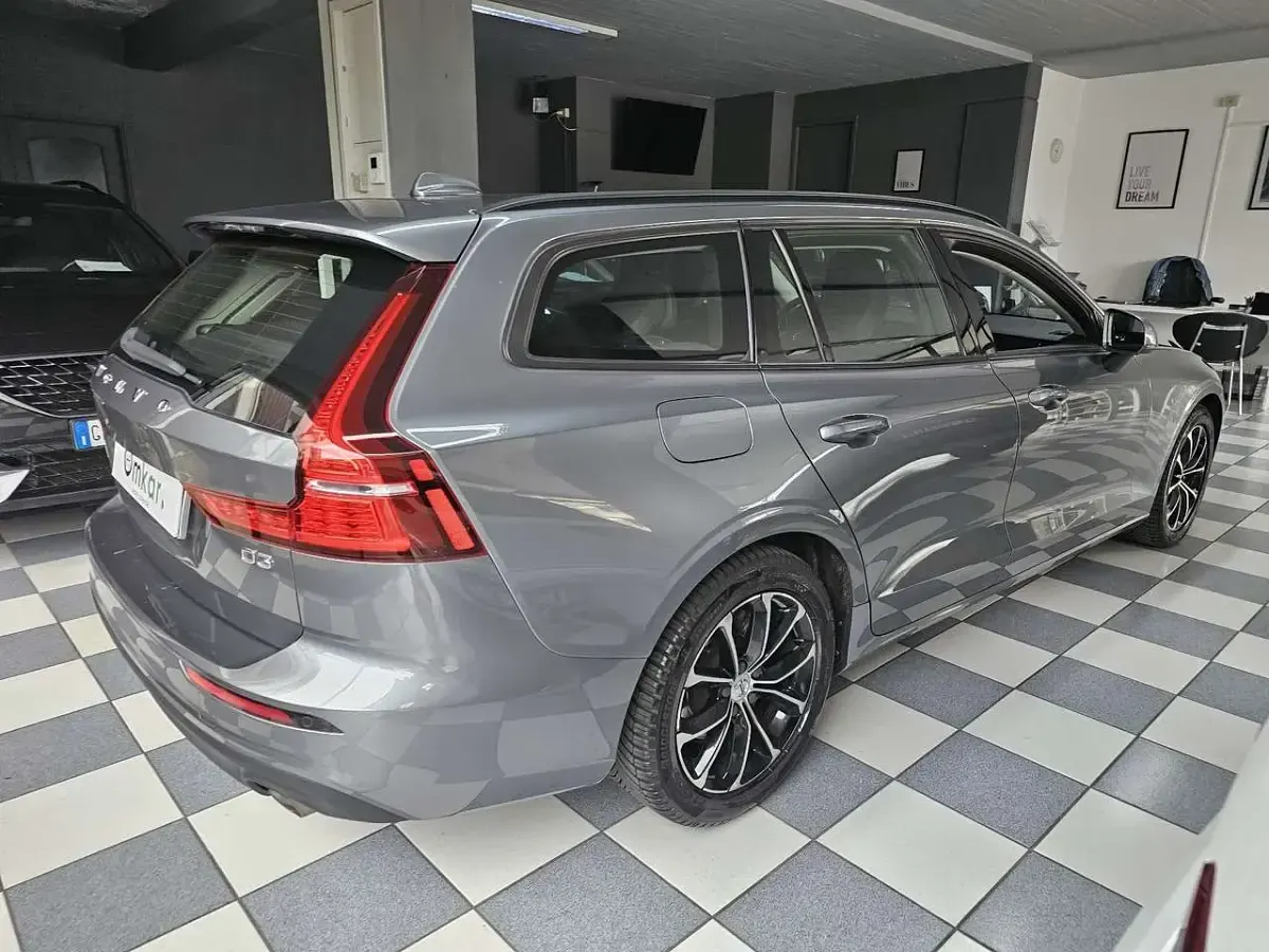 Usata Volvo V60 Business Edition 150 CV (110 kW) 2019 Grigio Station wagon