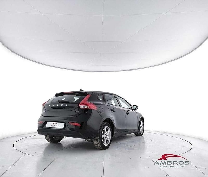 Usata Volvo V40 Business Edition 120 CV (88 kW) 2017 Nero Utilitaria