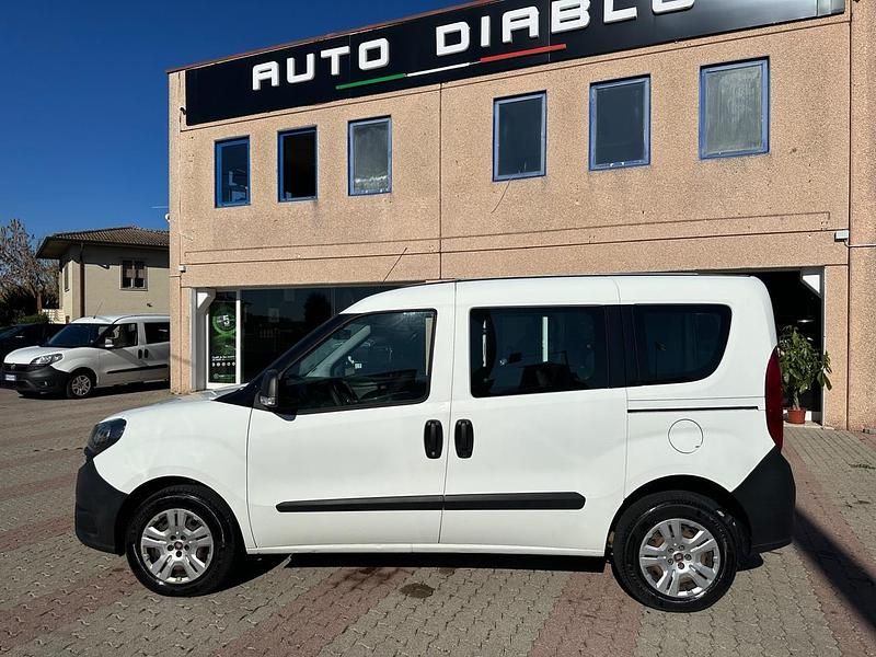 Usata Fiat Doblò Lounge 95 CV (69 kW) 2019 Bianco Monovolume
