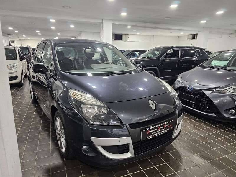 Usata Renault Scénic III 110 CV (80 kW) 2011 Grigio moda metallizzato Monovolume