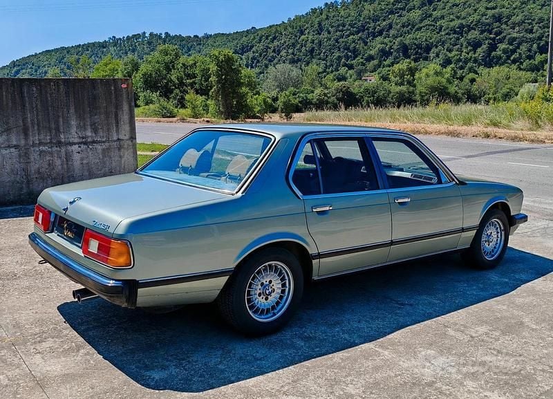 Begagnad BMW 745 252 HK (185 kW) 1982 Grön Sedan