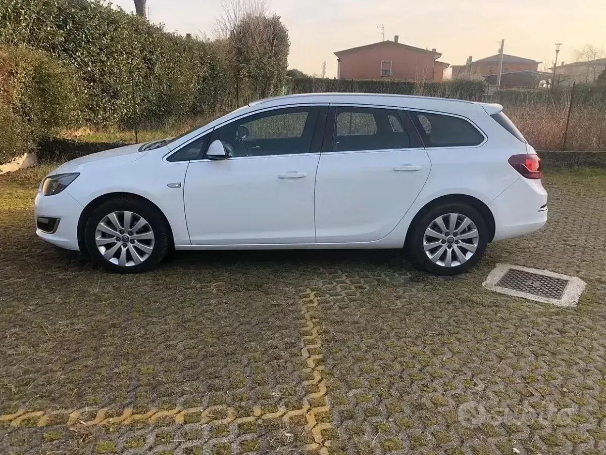 Usata Opel Astra 110 CV (80 kW) 2014 Bianco Station wagon