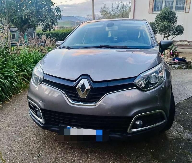 Usata Renault Captur 90 CV (66 kW) 2013 Grigio SUV