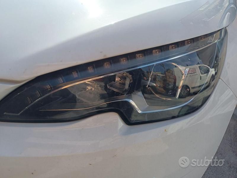 Usata Peugeot 308 Allure 120 CV (88 kW) 2015 Bianco Berlina