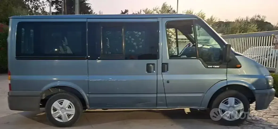 Usata Ford Transit 86 CV (63 kW) 2001 Grigio Furgone