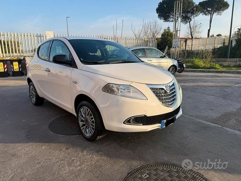 Usata Lancia Ypsilon 85 CV (62 kW) 2013 Bianco Utilitaria
