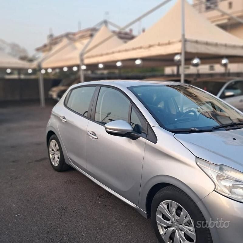 Usata Peugeot 208 Allure 92 CV (67 kW) 2013 Grigio Utilitaria